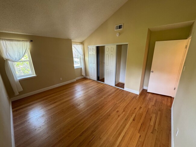 Building Photo - 642 Commons Dr