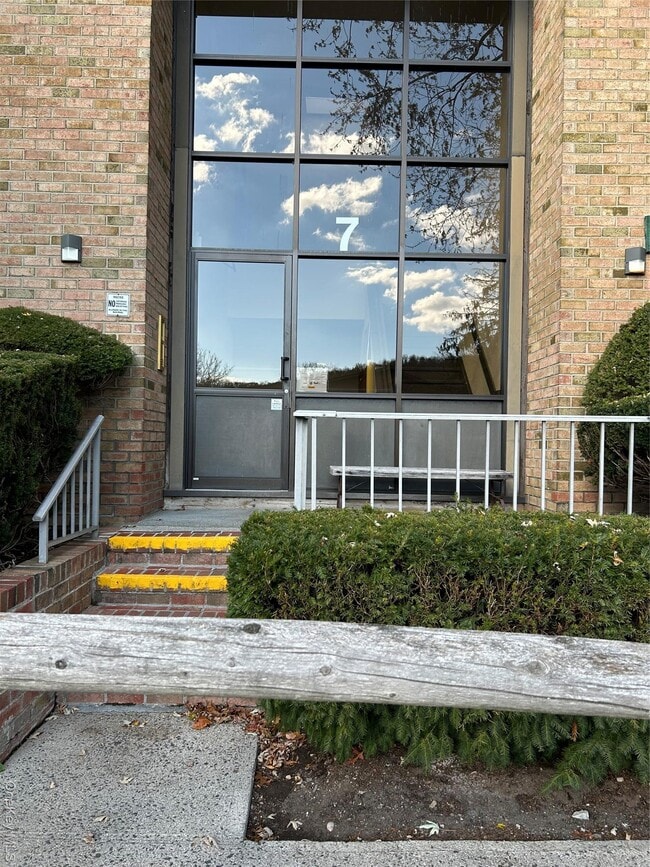 Building Photo - 7 Charles Ln