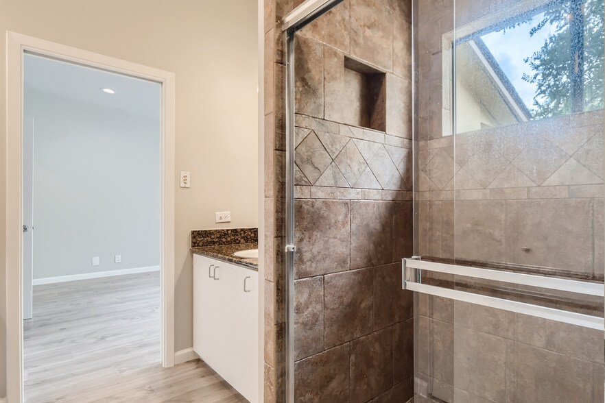 Building Photo - 8642 Fredericksburg Rd