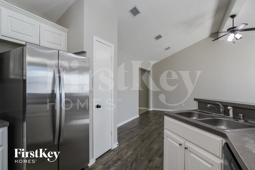 Building Photo - 16204 N View Ct