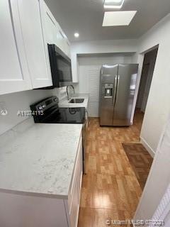 Building Photo - 1120 SW 3rd Ave