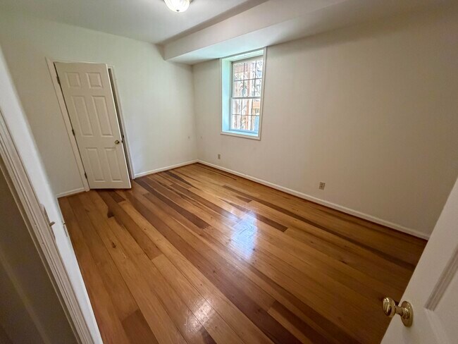 Building Photo - 1112 Pepperhill Cir