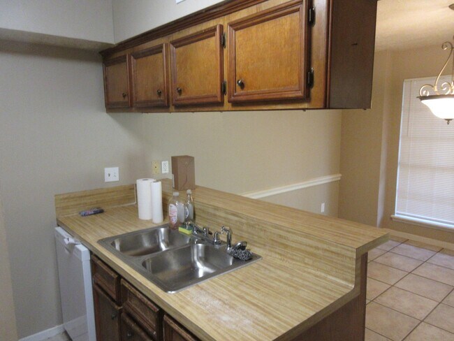 Building Photo - 11514 Meadow Ln