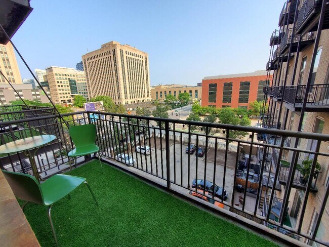 Balcony - 500 S Clinton St