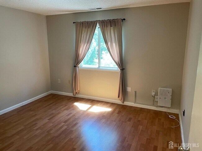 Building Photo - 911 Ravens Crest Dr