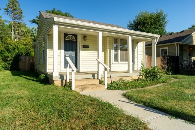 Primary Photo - 5017 Indianola Ave