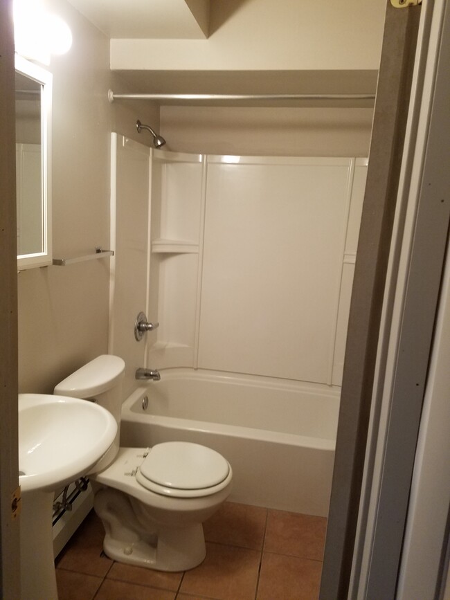 Sparkling common bathroom with bath tub. - 419 A Ave N.W UNIT # 1