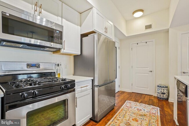 Building Photo - 475 K St NW