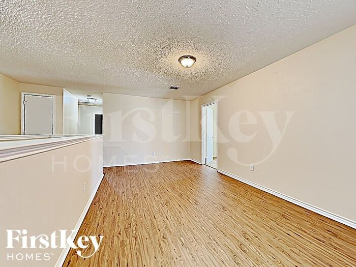 Building Photo - 2963 Celian Dr