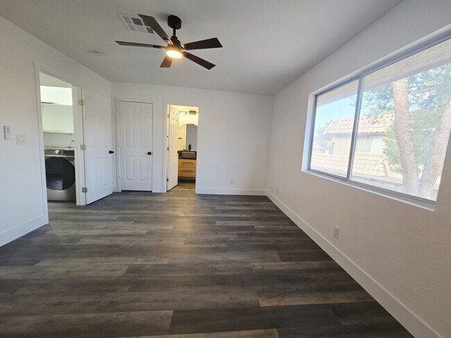 Building Photo - 1833 Plum Ct