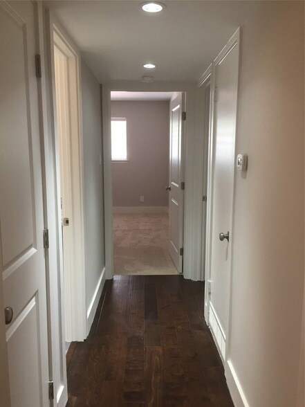 Building Photo - 6159 Bandera Ave