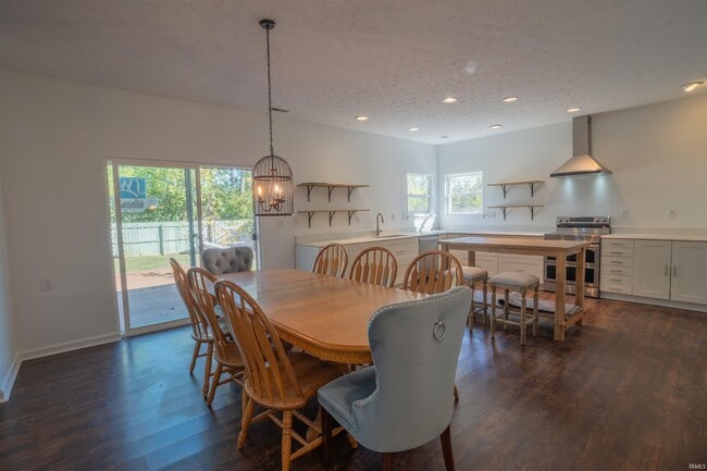 Building Photo - 2706 Grosbeak Ln