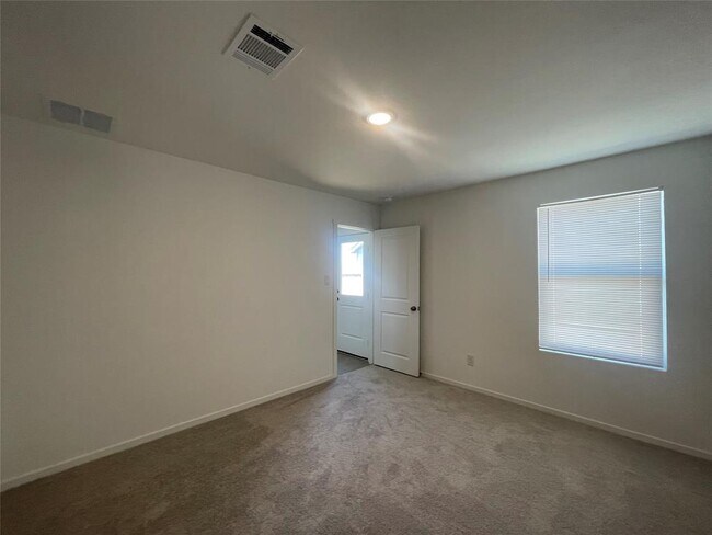 Building Photo - 245 Pastar Fls