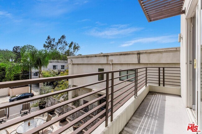 Building Photo - 11851 Laurelwood Dr