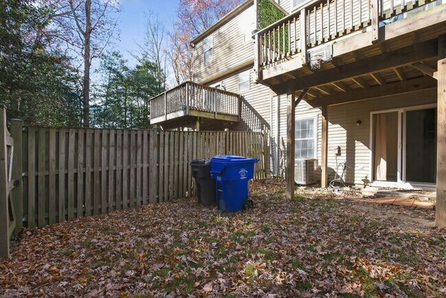 Building Photo - 4243 Drake Ct