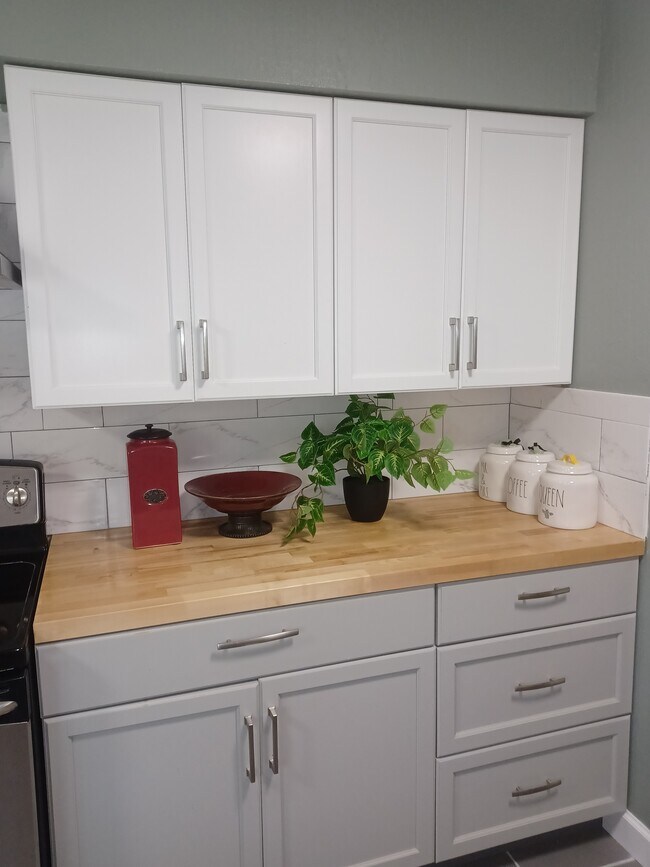 Building Photo - 3160 SE 30th Terrace