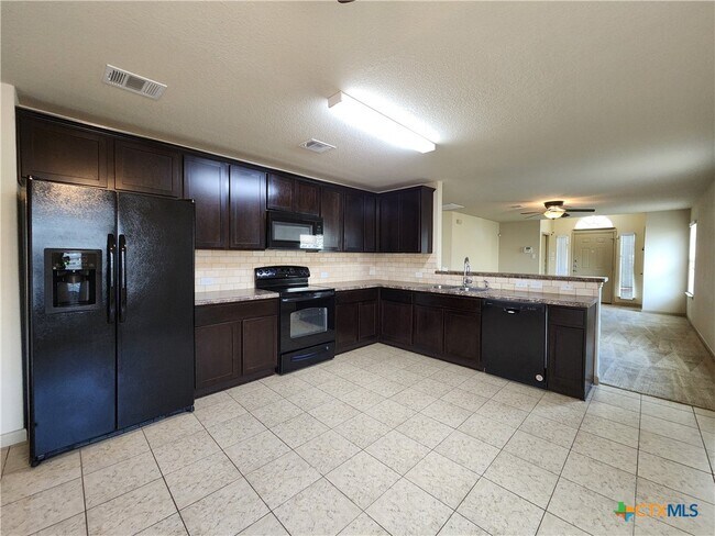 Building Photo - 789 Great Oaks Dr