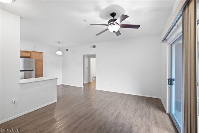 Building Photo - 2291 W Horizon Ridge Pkwy