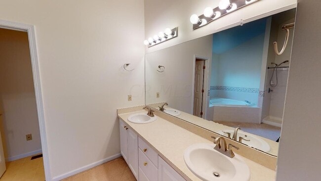 Building Photo - 6498 Ringsend Ct