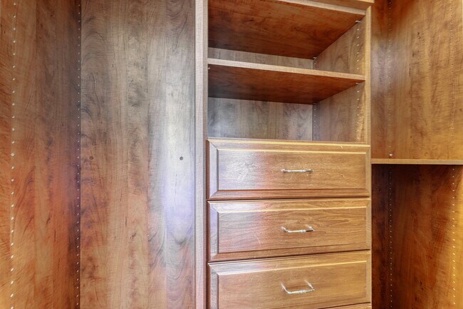 Building Photo - 8100 River Rd