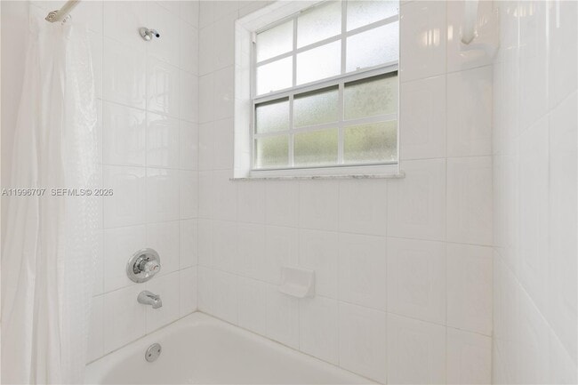 Building Photo - 3027 SW 24th St