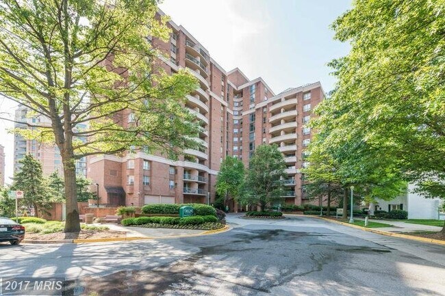Building Photo - 4808 Moorland Ln