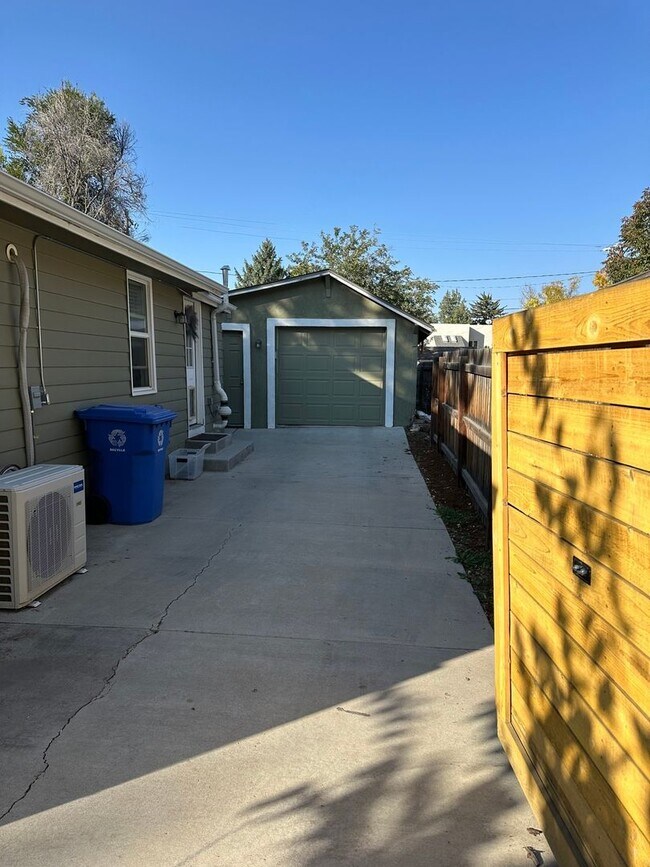 Building Photo - Downtown Loveland Home with Garage and Spa...