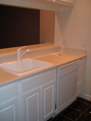Building Photo - Updated 1BR Condo with Parking Near Virgin...