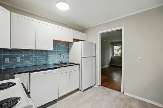 Building Photo - Charming 2BR Duplex in Charlotte