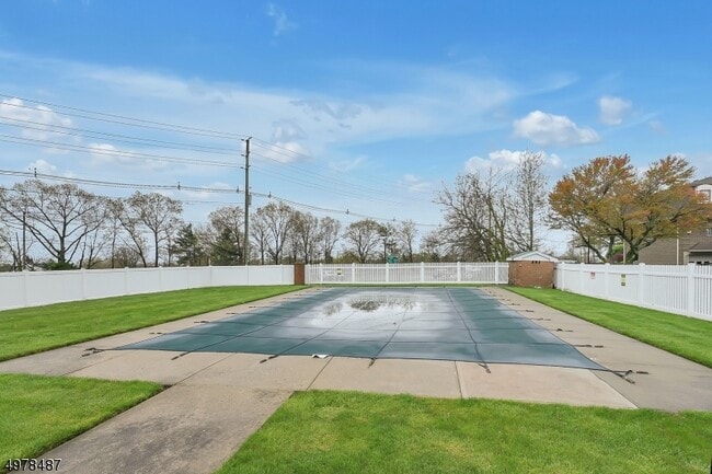 Building Photo - 565 Grove St