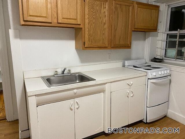 Building Photo - 1589 Beacon St