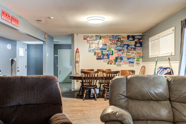 Building Photo - Rare find 5-bedroom 4-bathroom home near T...