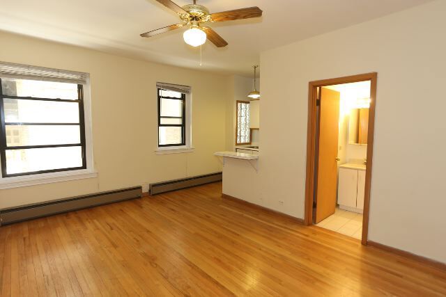 Building Photo - 640 W Barry Ave