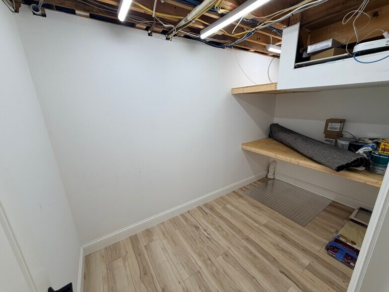 Building Photo - 2002 City Ave