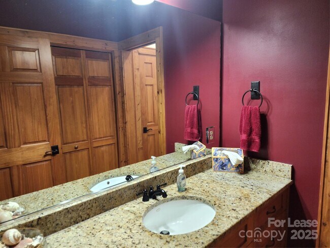 Building Photo - 16946 Belle Isle Dr