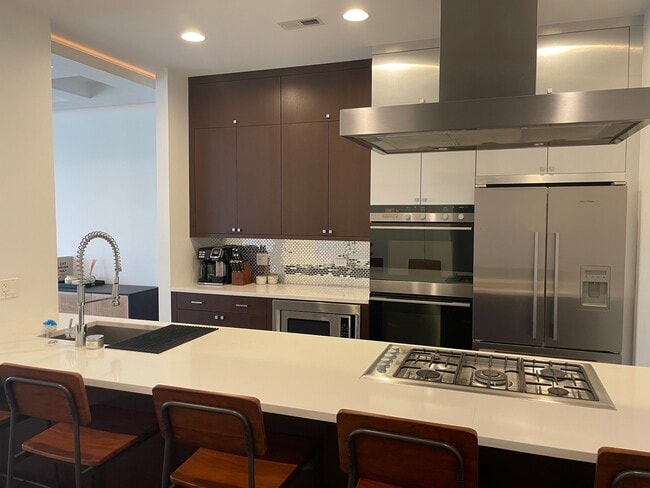 Building Photo - 1870 N Damen Ave