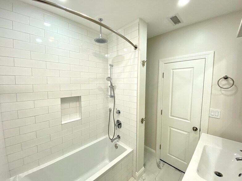 Building Photo - 258 W Broadway