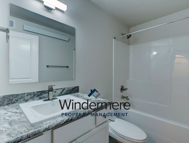 Building Photo - 2 Bedroom 2 Bath Condo in Summerwind Community