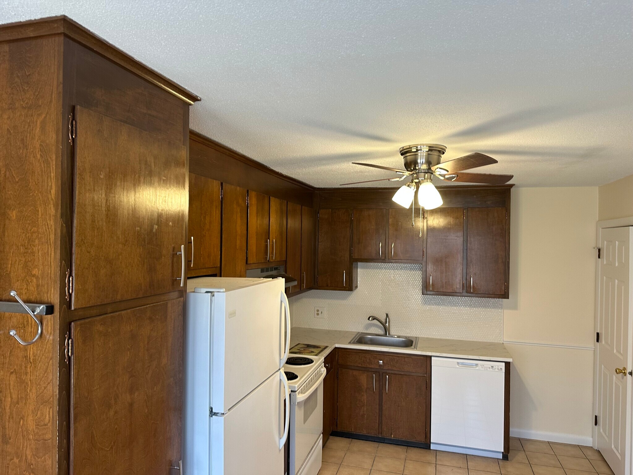 Building Photo - 121 New Britain Ave