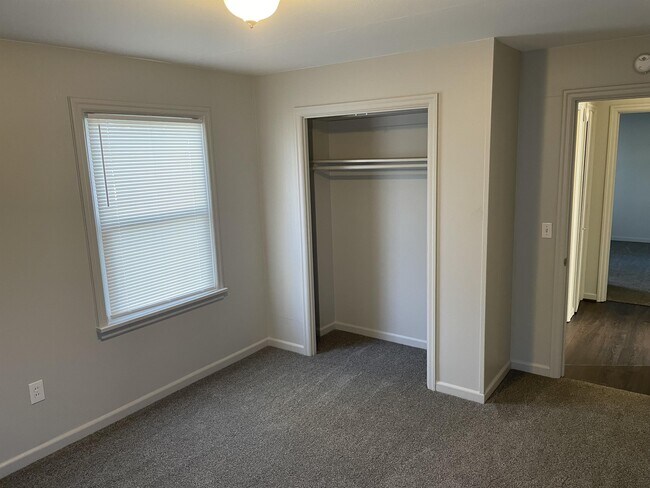 Building Photo - 1040 Spruce St NE