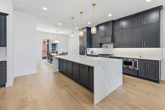 Building Photo - 408 Vista Buena Trl