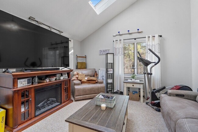 Building Photo - 4 Sterling Ln