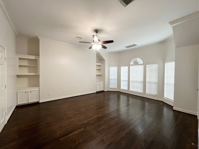 Building Photo - Stunning 4/3/2 Townhome in the Museum District !!!