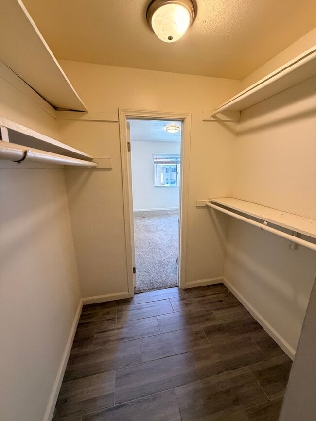 Building Photo - Updated 2 Bed, 2 Bathroom Condo For Rent w/ Parking! - South Coast Metro