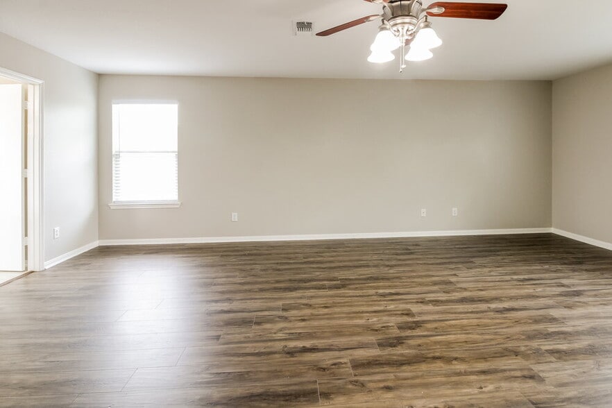 Building Photo - 3611 Lanesborough Dr