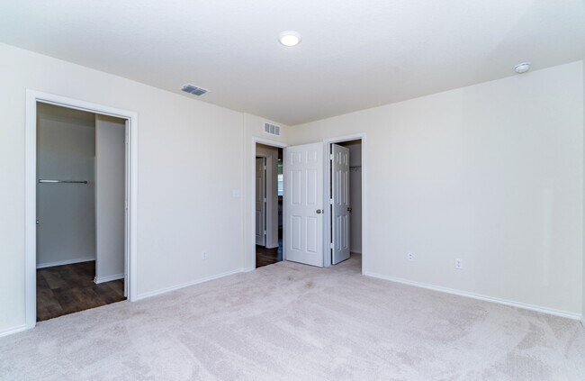 Building Photo - 5911 Rolling Gln