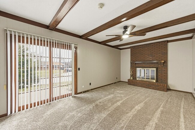 Building Photo - 3 bedroom 2 bath home located just off Grantline Rd.