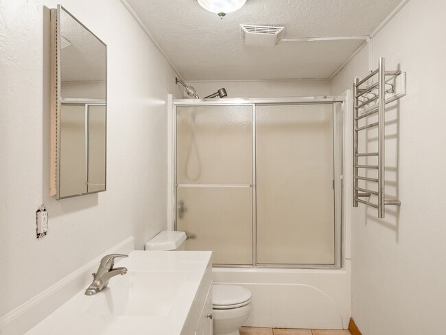Building Photo - 515 S 11th Ave