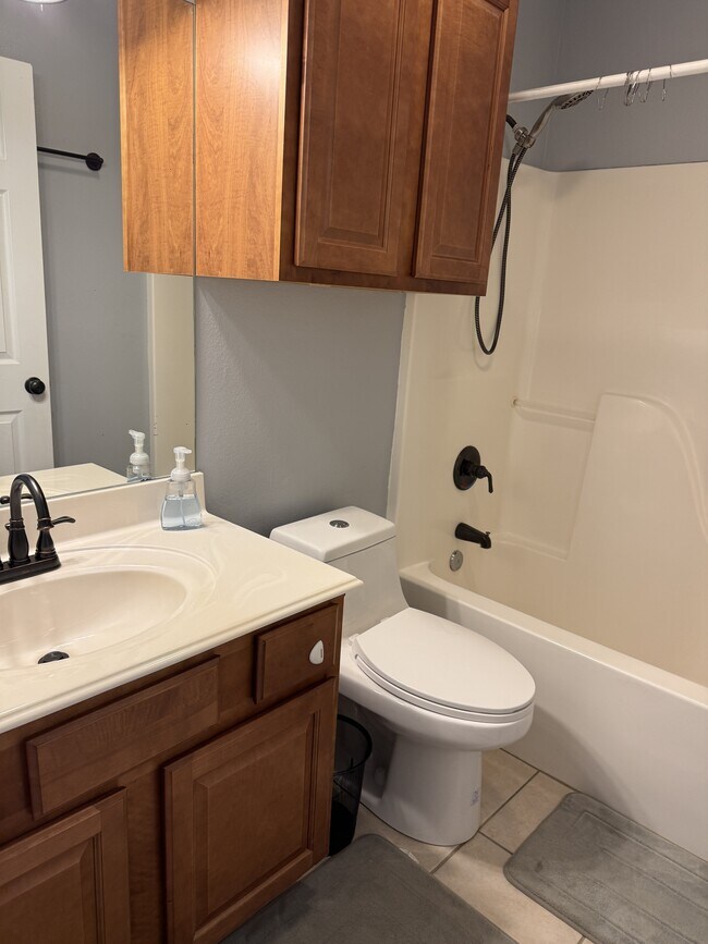 Building Photo - 105 Willow Brook Dr