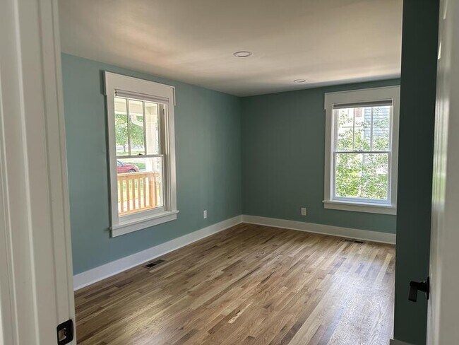Building Photo - 1306 New Hampshire St